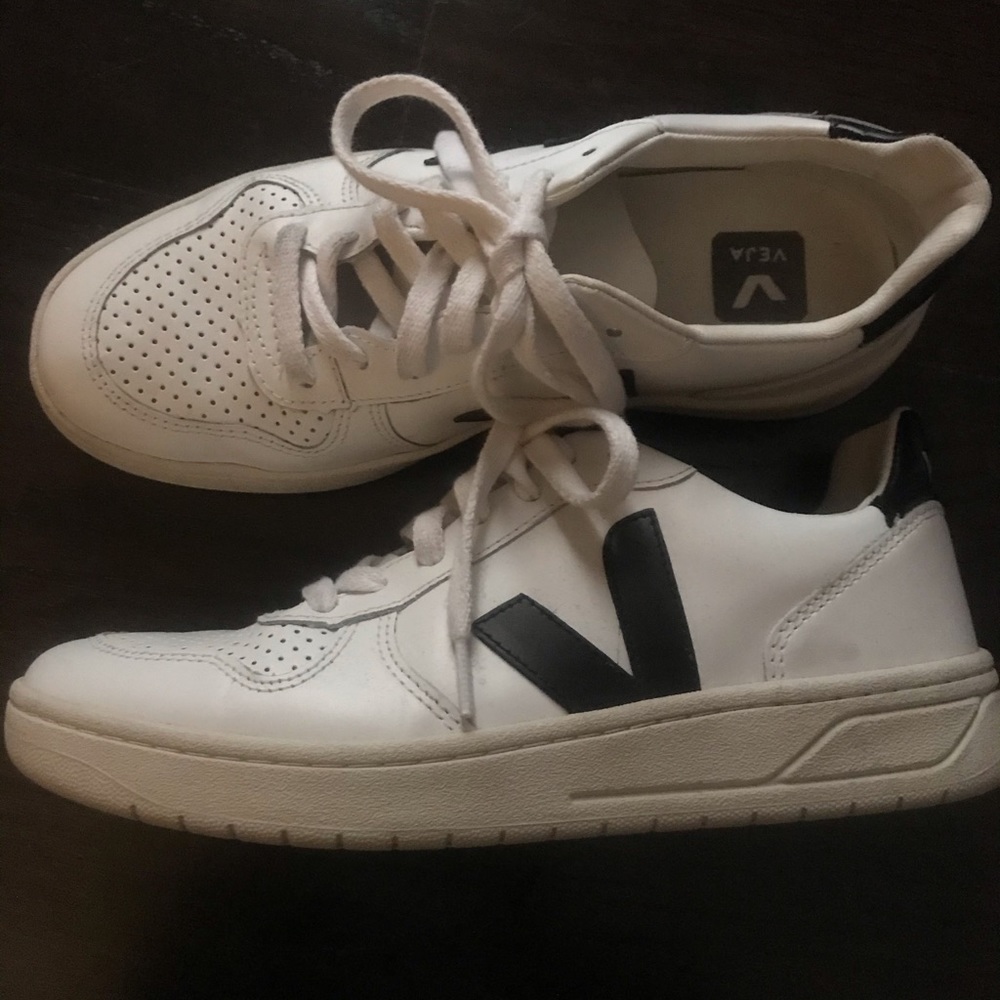 Veja lace up  women’s US 7